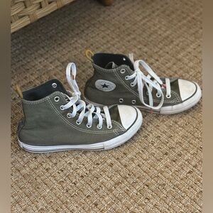 Converse HighTops Boys Youth size 2